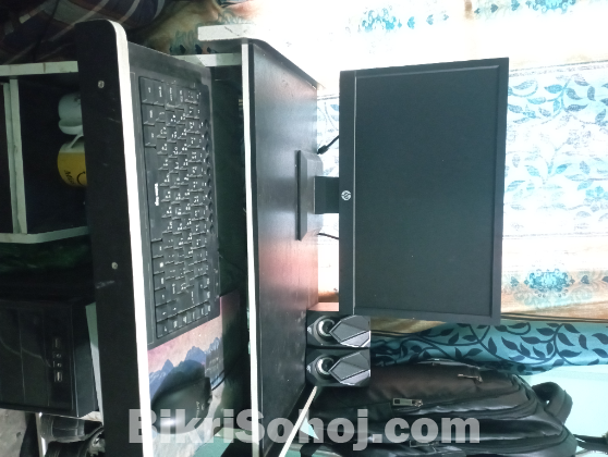 একটি ডেক্সটপ কম্পিউটার বিক্রি হবে